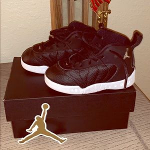 Jordan black tenis shoes size 7 c